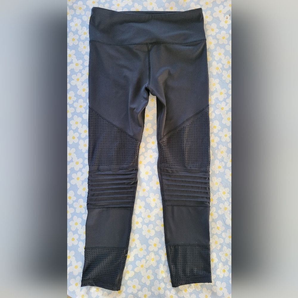 ZYIA size 8-10 Moto Light N Tight Black 7/8 Active Leggings